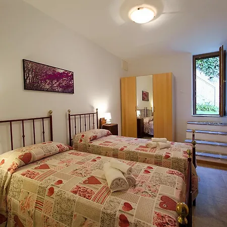 Apt.2 In With Pool Apartman Castelletto di Brenzone