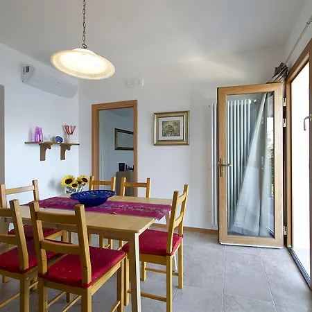 Apartman Apt.2 In With Pool Castelletto di Brenzone